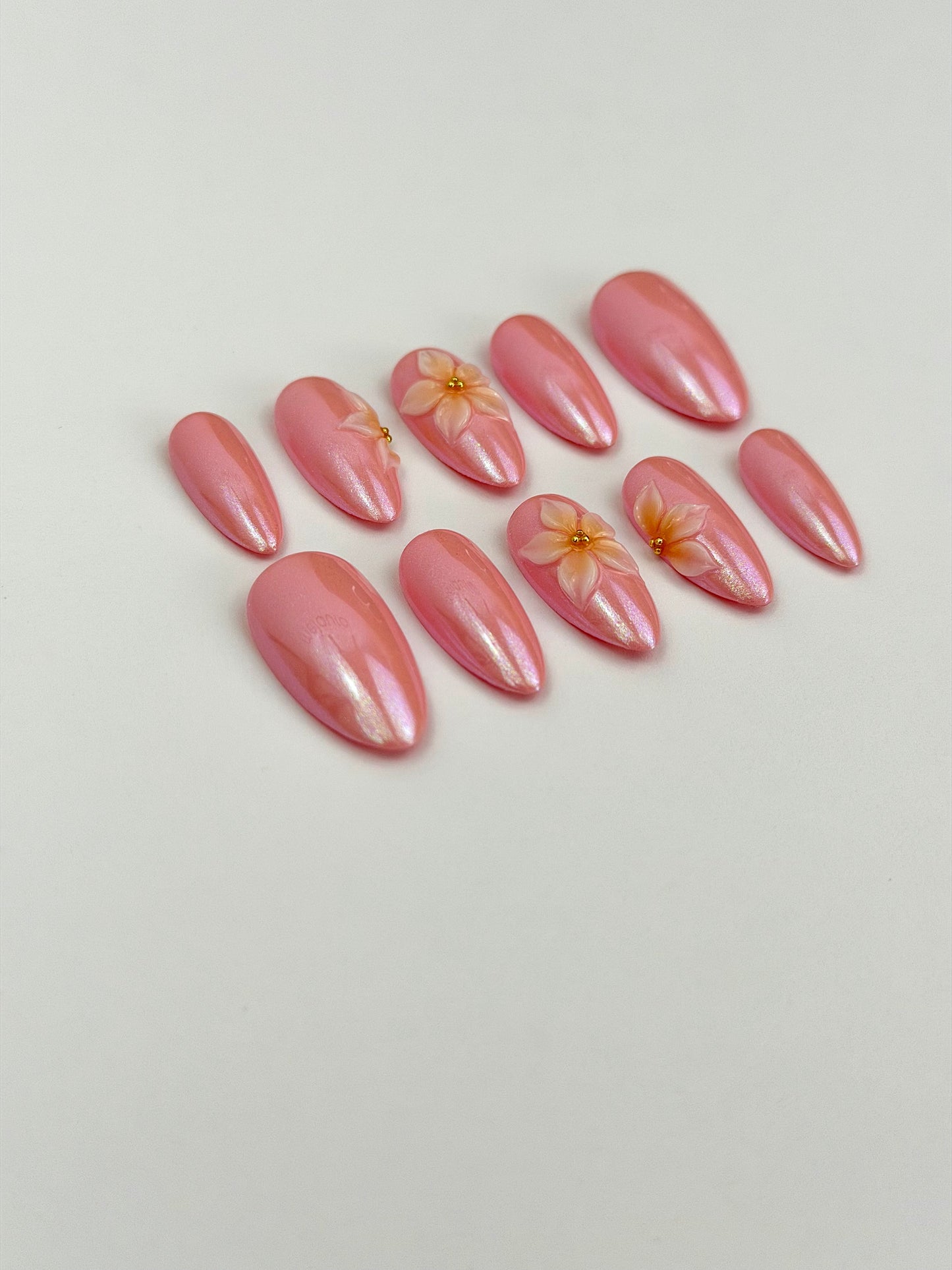 Pink Paloma — press-on nails faits main Melaura