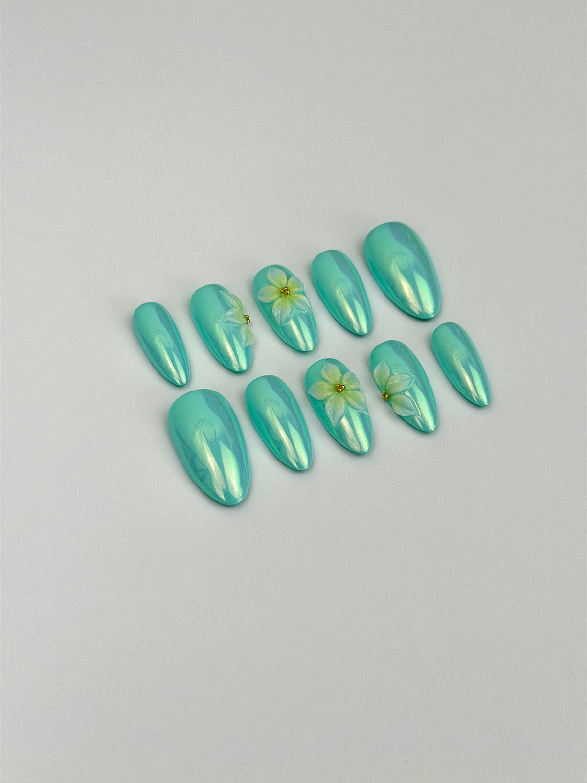 Pacifica — press-on nails faits main Melaura