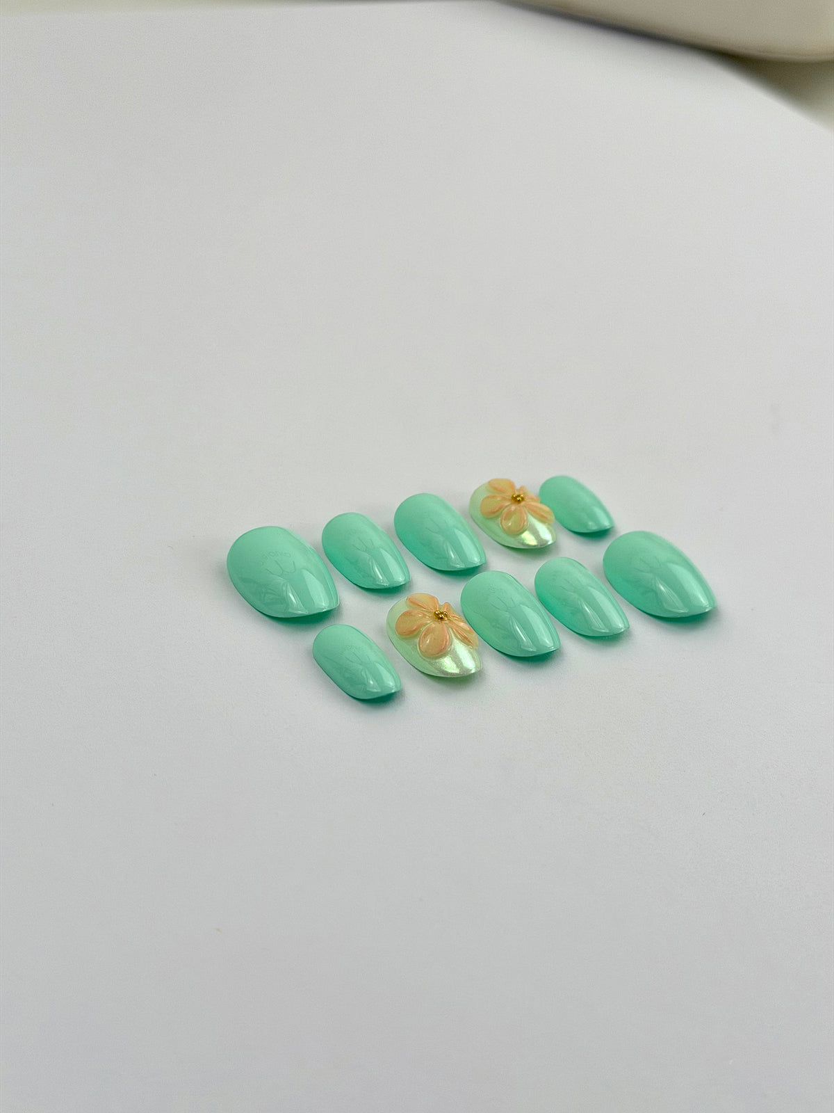 Mint To Be — press-on nails faits main Melaura