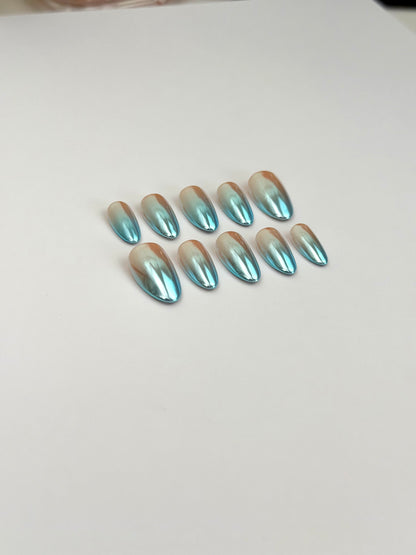 Blue Aura — press-on nails faits main Melaura