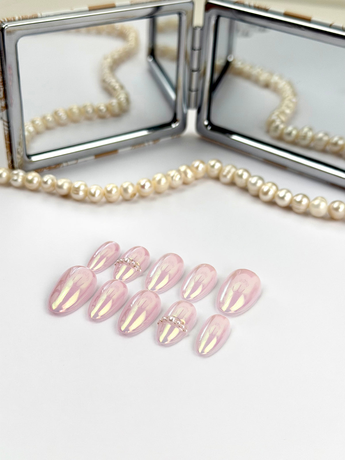Pink Aura — press-on nails faits main Melaura