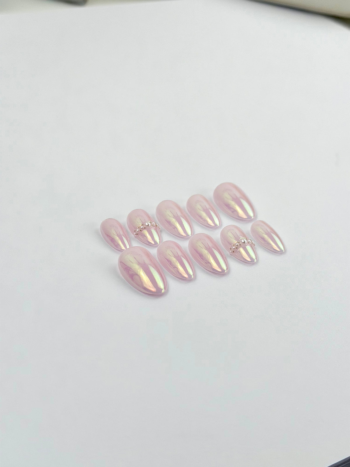 Pink Aura — press-on nails faits main Melaura