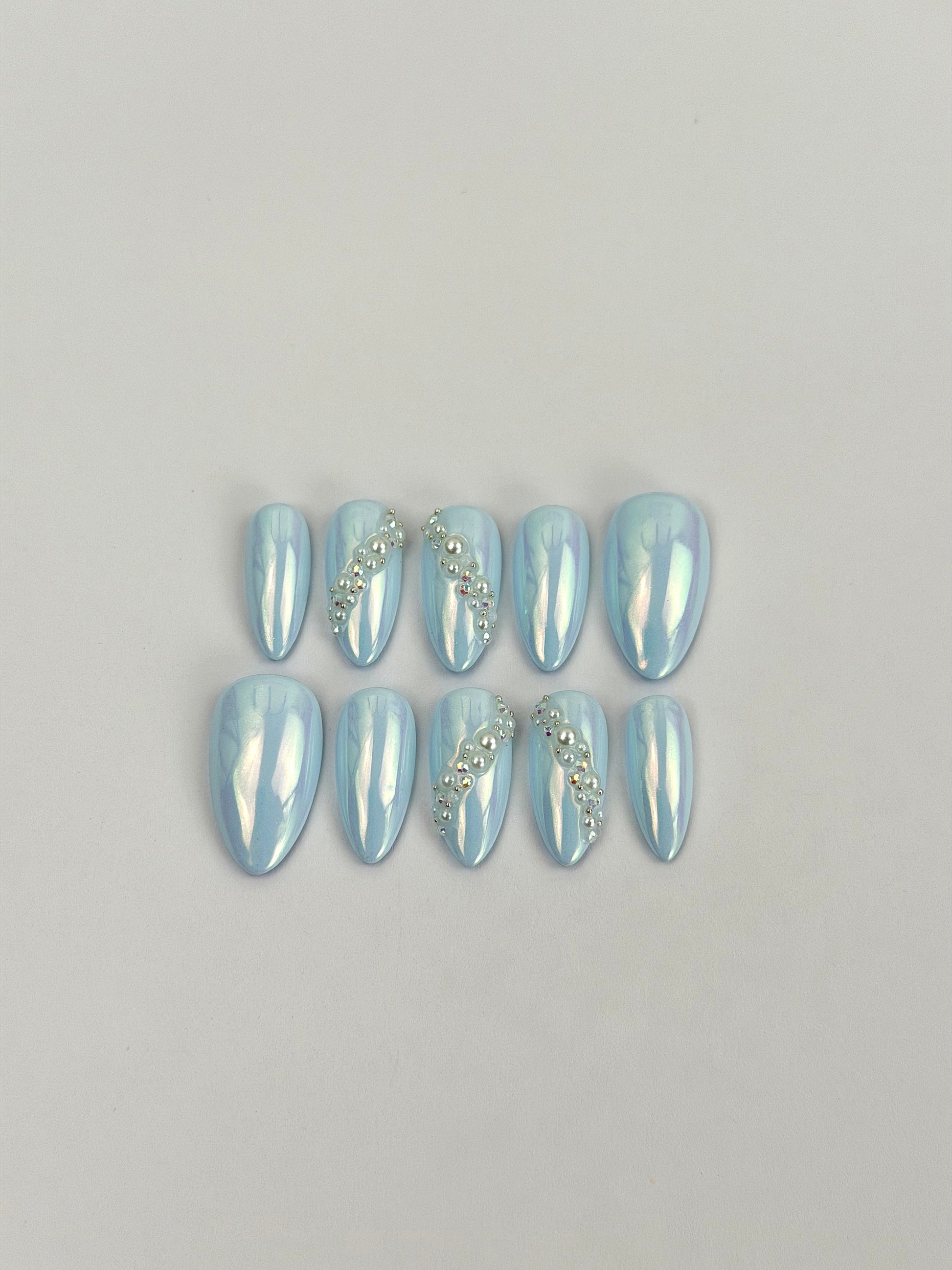 Pearl Me Maybe — press-on nails faits main Melaura