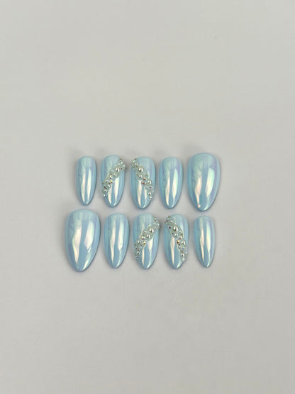 Pearl Me Maybe — press-on nails faits main Melaura
