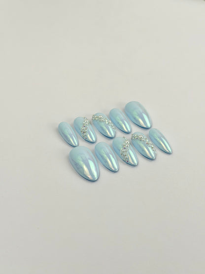 Pearl Me Maybe — press-on nails faits main Melaura