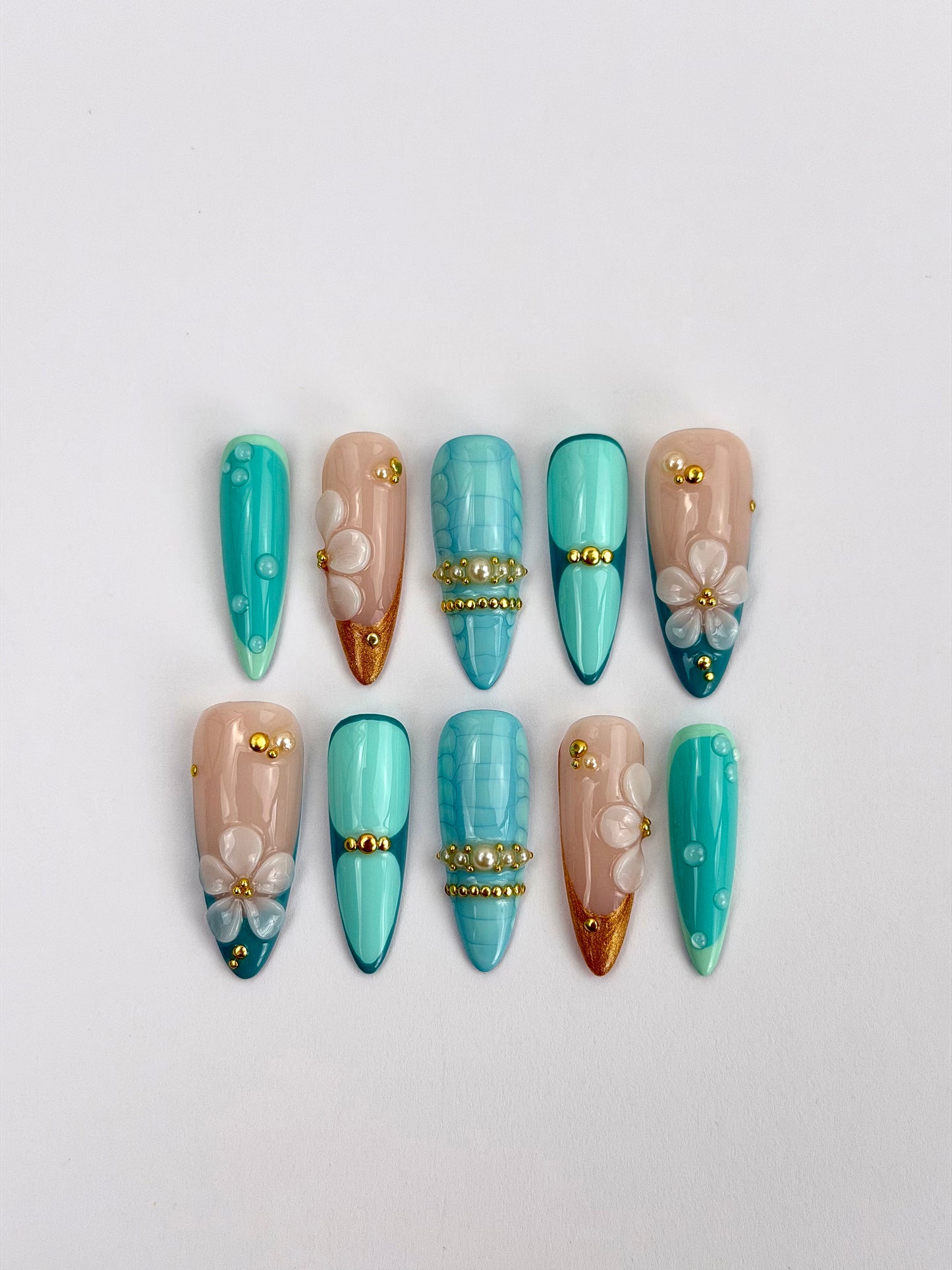 Blue Lagoon — press-on nails faits main Melaura