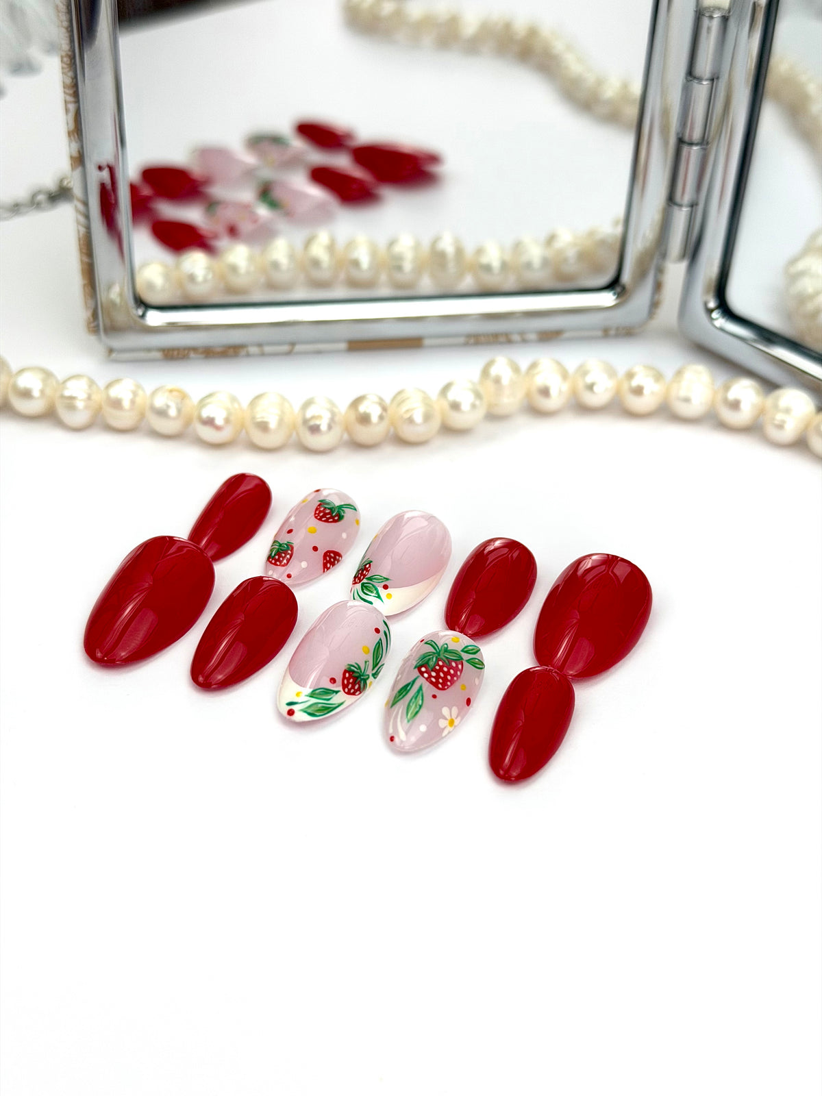 Oh My Strawberry! — press-on nails faits main Melaura